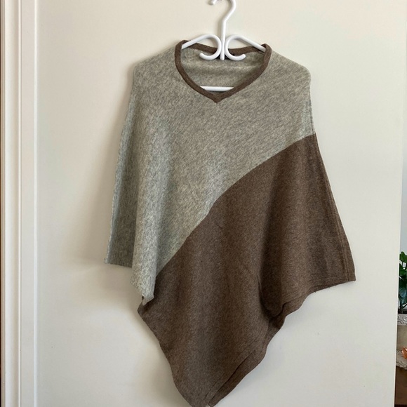 Cashmere Poncho - Picture 1 of 2
